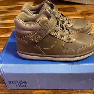 STRIDE RITE Kids Ryker leather sneakers *BRAND NEW*
